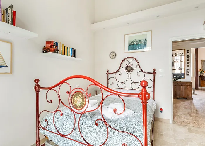 Bright Apartment With Private Garden And Balcony