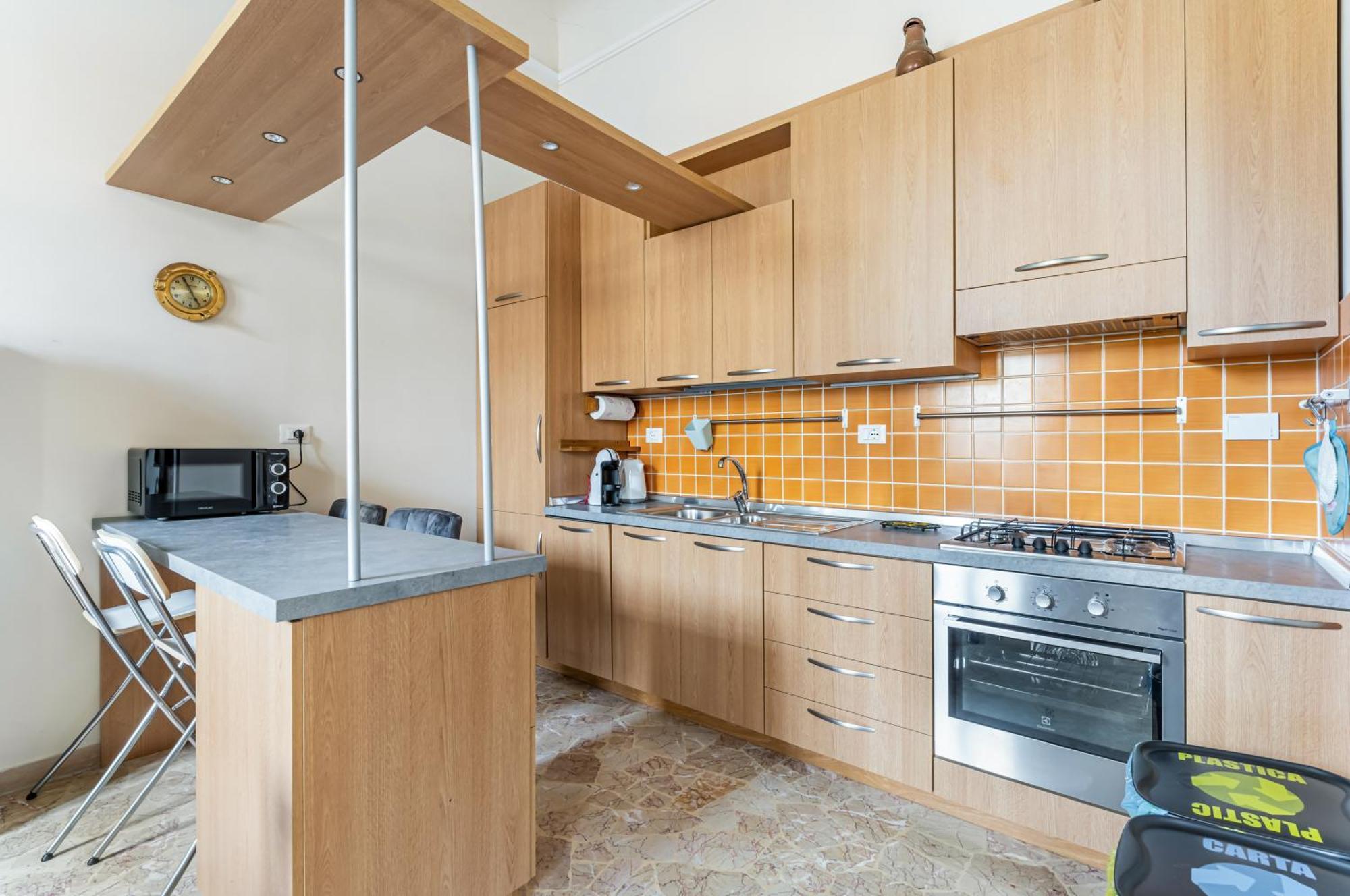 Bright With Private Garden And Balcony Florenz
