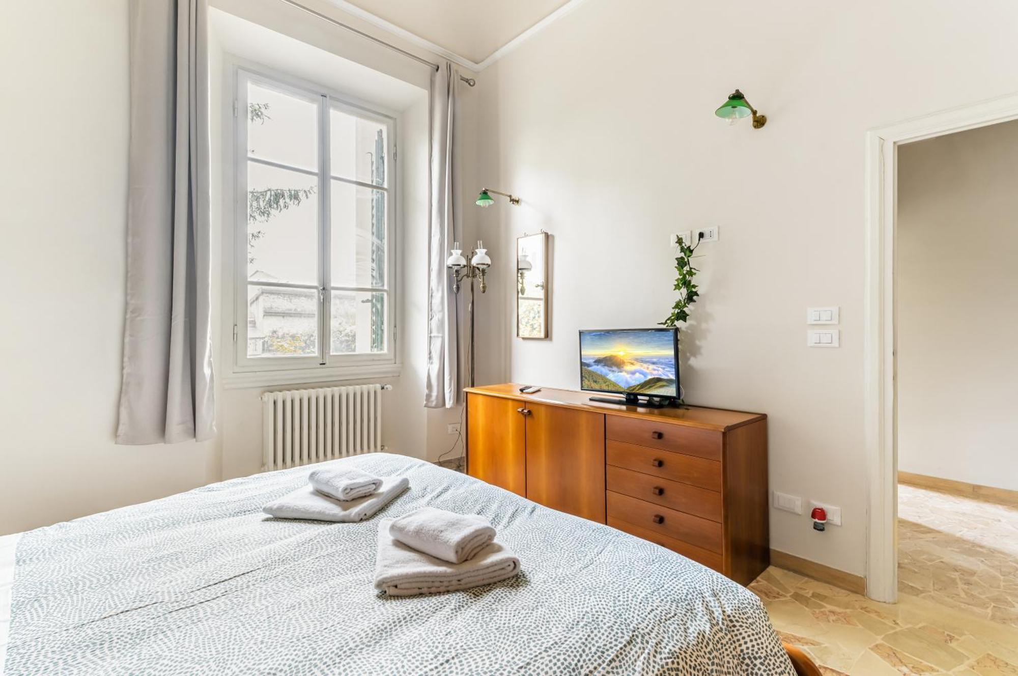 Bright With Private Garden And Balcony Florenz